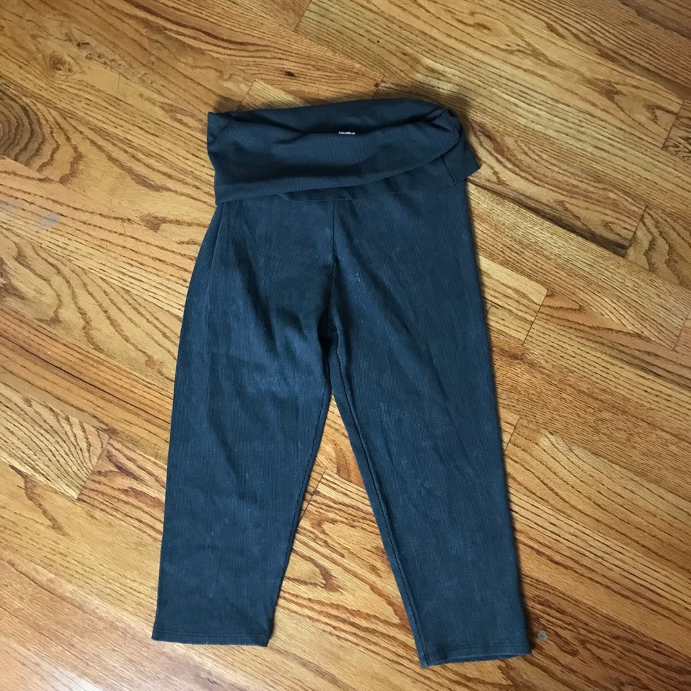 H&M Dark Gray Capri Leggings